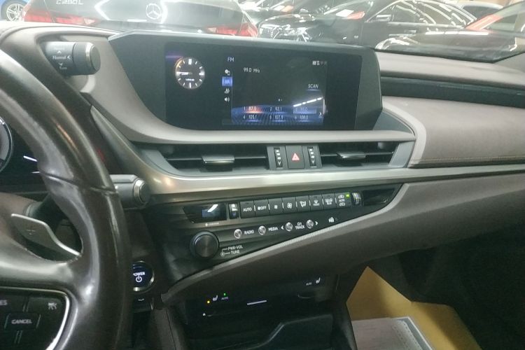 雷克萨斯ES 2020款 300h 卓越版局部细节16