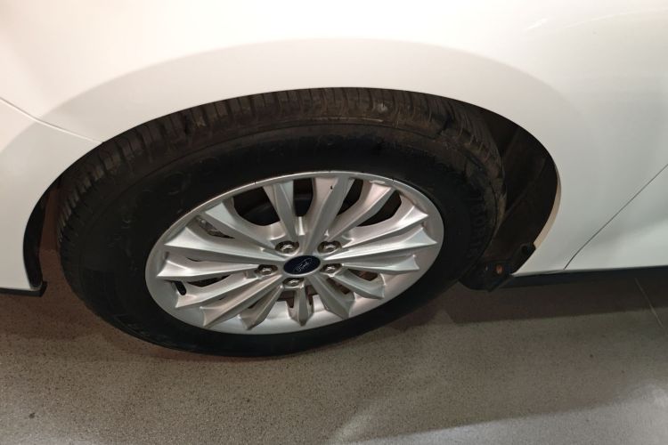 福特 福克斯 2019款 三厢 EcoBoost 180 自动锋潮型车身外观6007