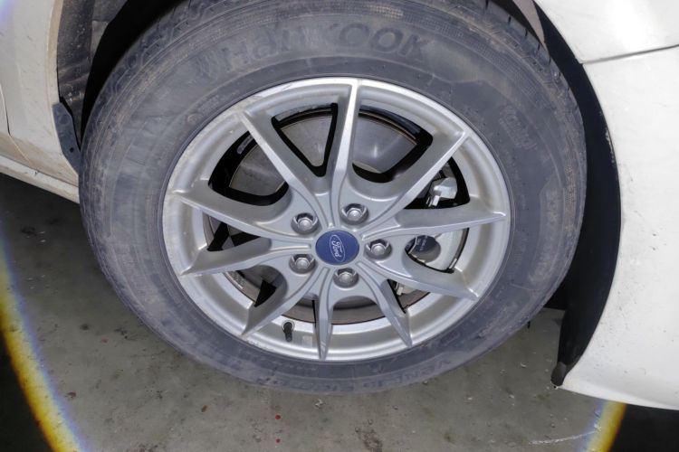 福特 福克斯 2021款 两厢 EcoBoost 180 自动锋潮型车身外观10