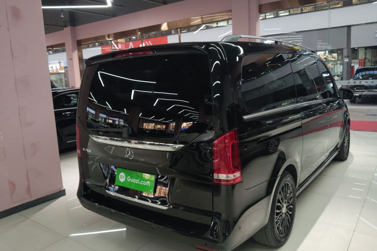 奔驰V级 2018款 V 260 尊贵版 国VI车身外观7