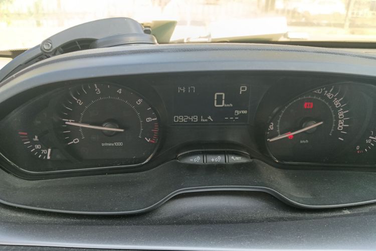 标致2008 2015款 1.6L 自动玩酷版中控内饰15