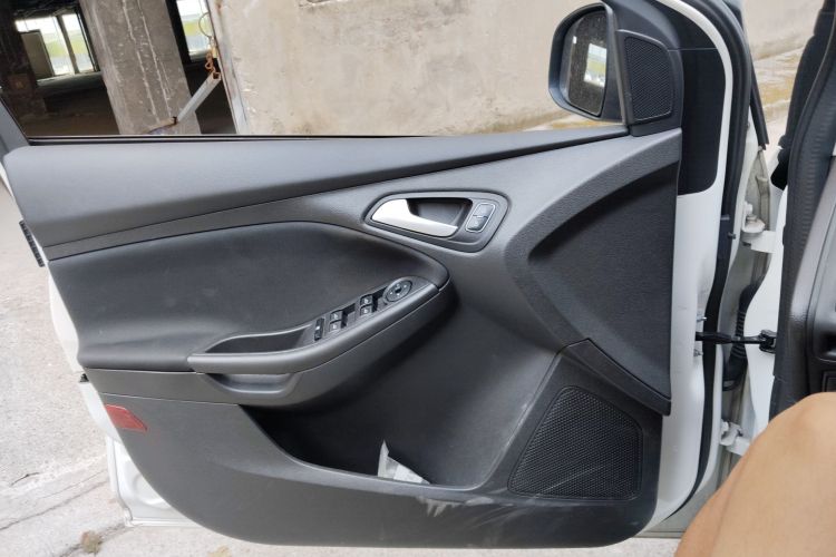 福特 福克斯 2018款 两厢经典 1.6L 自动舒适型智行版中控内饰47