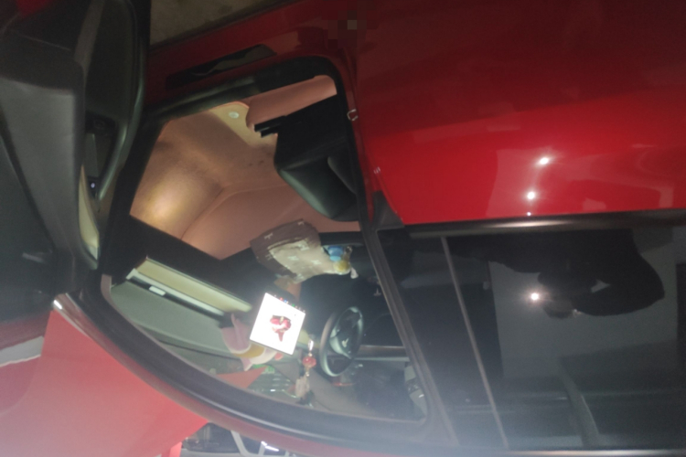 特斯拉 Model Y 2022款 长续航全轮驱动版局部细节9005