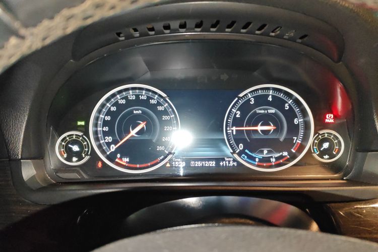 宝马5系 2014款 525Li 豪华设计套装中控内饰14