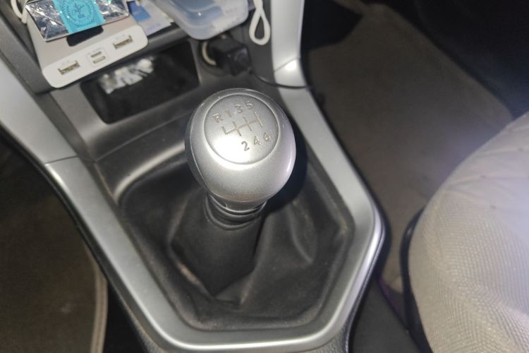 启辰T70 2015款 2.0L 手动睿趣版中控内饰18