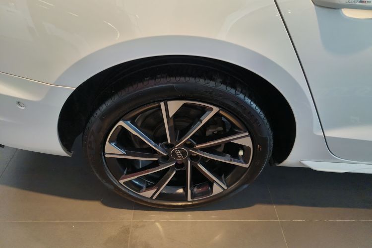 奥迪A4L 2022款 40 TFSI 豪华致雅型车身外观56