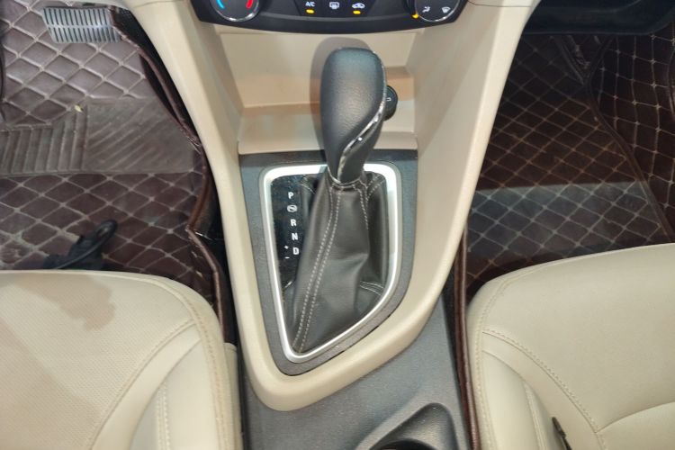 别克 英朗 2021款 典范 1.5L 自动精英型中控内饰18