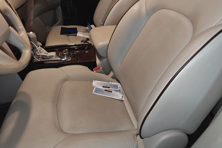 日产 途乐 2017款 5.6L 标准型局部细节19