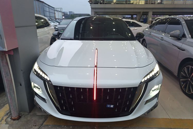 红旗H6 2023款 2.0T 致尚版车身外观2