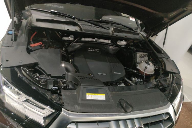 奥迪Q5L 2018款 45 TFSI 尊享时尚型 国V机舱底盘24