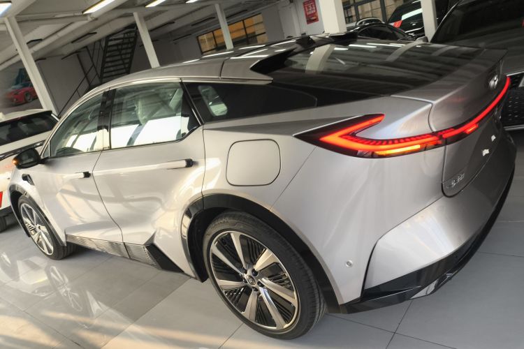 丰田bZ5 2025款 550 PRO智行版车身外观4