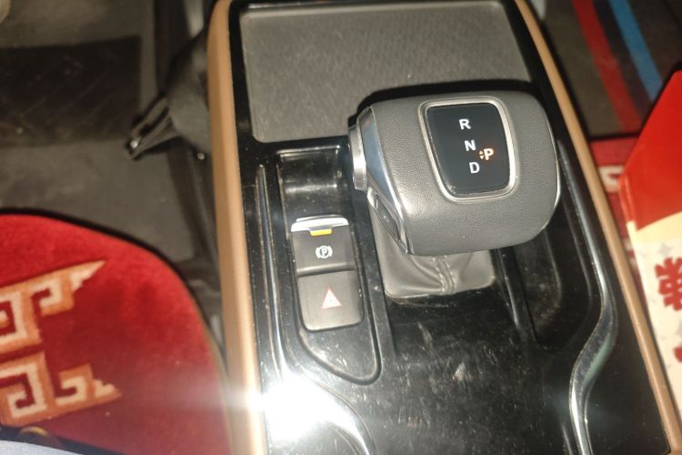 红旗E-QM5 2023款 560km PLUS中控内饰18