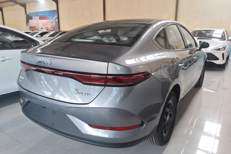 比亚迪 秦PLUS 2025款 DM-i 智驾版 55KM领先型车身外观7