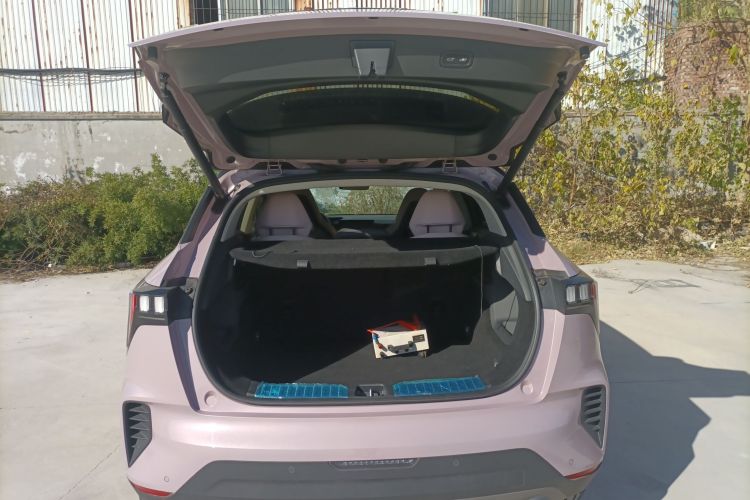 领克06 2021款 1.5T Shero粉色特别版机舱底盘23