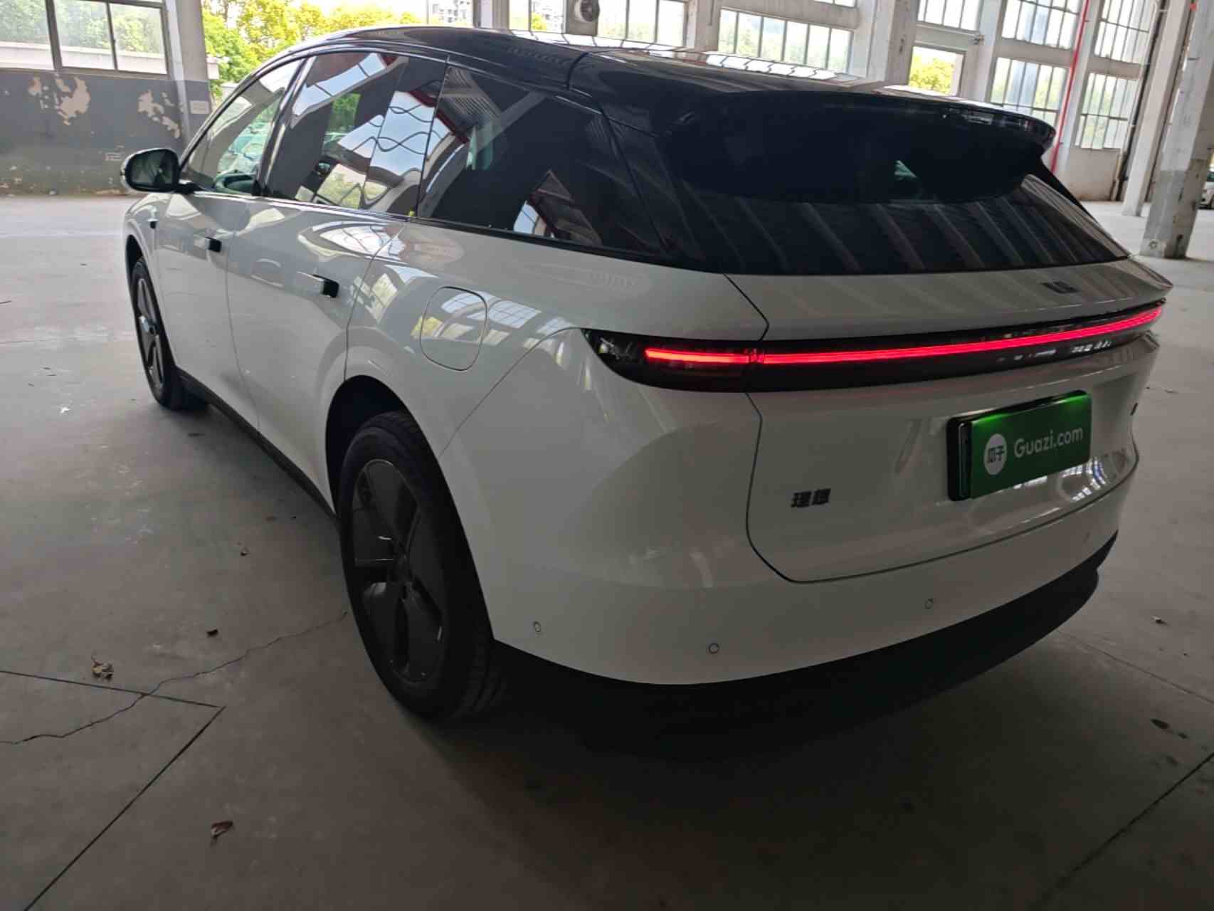 理想汽车 理想i6 2025款 两驱标准版(3)