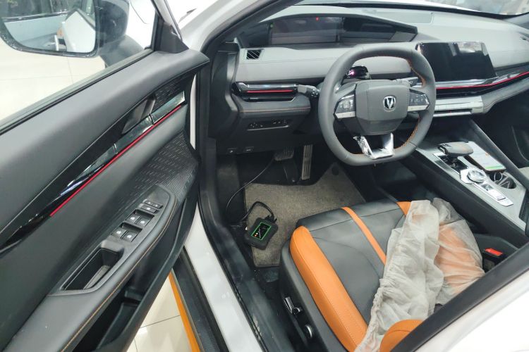 长安UNI-V 2025款 1.5T 500Bar尊贵运动型中控内饰20