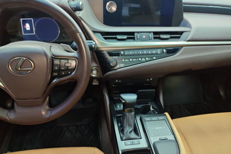 雷克萨斯ES 2020款 200 卓越版中控内饰16