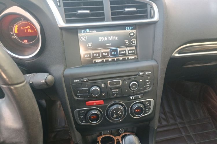 雪铁龙C4L 2014款 1.6THP 智驱版 自动劲智型中控内饰16