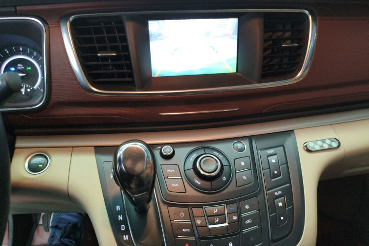 别克GL8 2018款 28T 舒适型 国VI中控内饰16