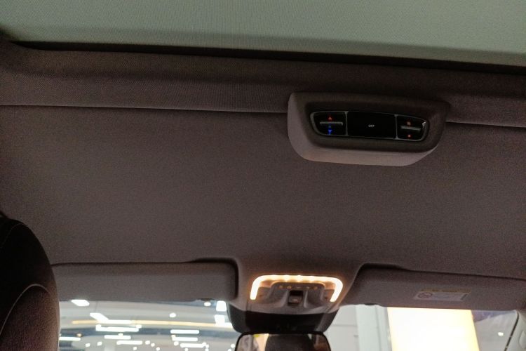 奔驰V级 2018款 V 260 领航版 国V局部细节22