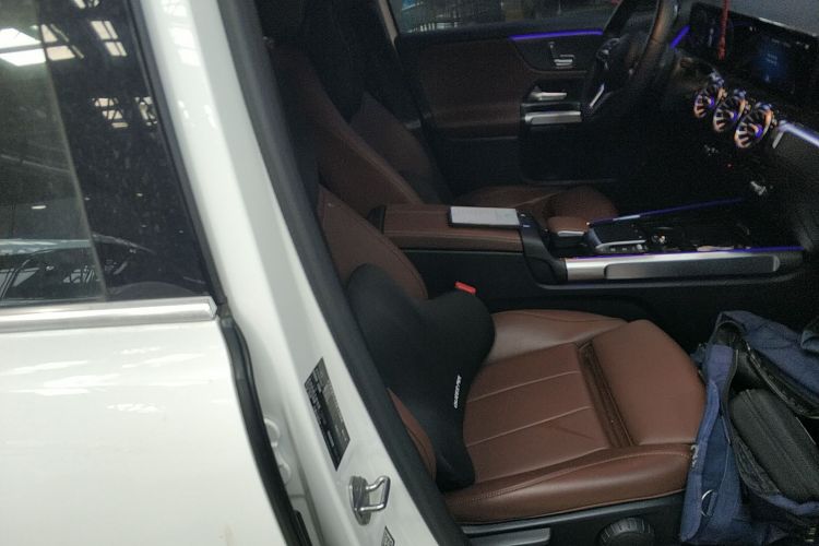 奔驰GLB 2021款 GLB 200 动感型局部细节41