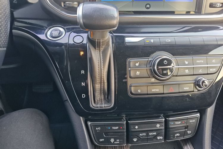 广汽传祺 传祺M8 2020款 大师版 390T 至尊版中控内饰18