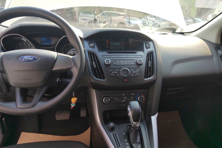 福特 福克斯 2015款 两厢 1.6L 自动舒适型局部细节16