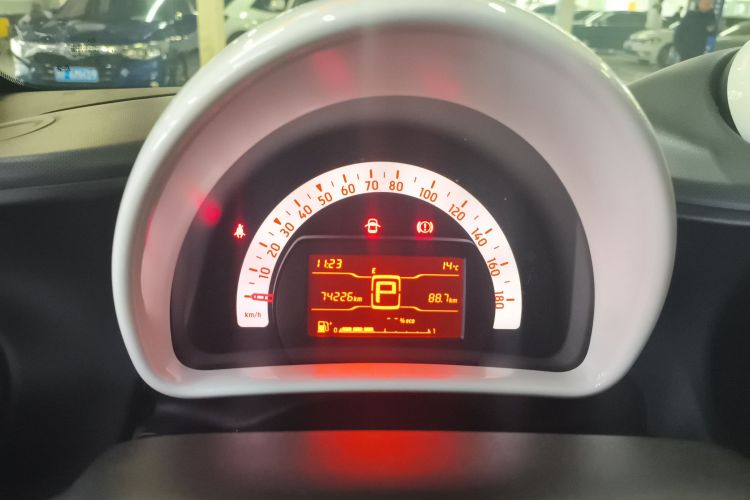 smart fortwo 2018款 1.0L 52千瓦硬顶灵动版 国V局部细节14