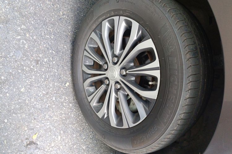 别克GL8 2020款 陆上公务舱 652T 尊贵型车身外观10