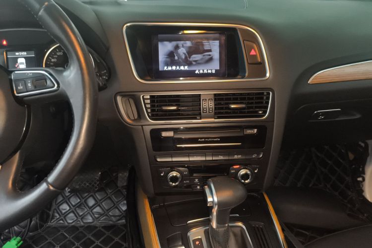 奥迪Q5(进口) 2013款 45 TFSI quattro 越野型中控内饰16