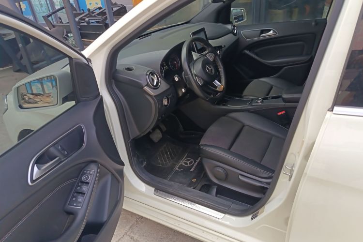 奔驰B级 2015款 B 200 动感型中控内饰7003