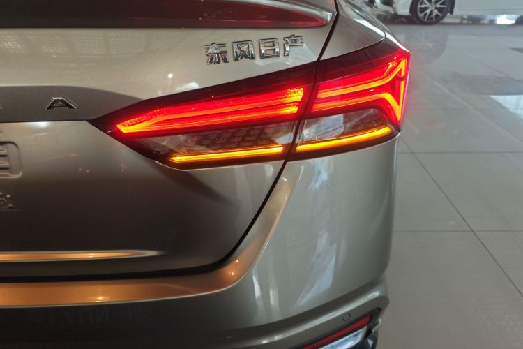 日产 天籁 2022款 2.0L XL-Upr 优享版车身外观9