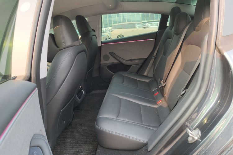特斯拉 Model 3 2023款 后轮驱动版中控内饰21