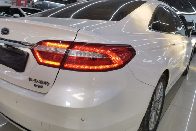 福特 金牛座 2017款 EcoBoost 180 至尊型车身外观9