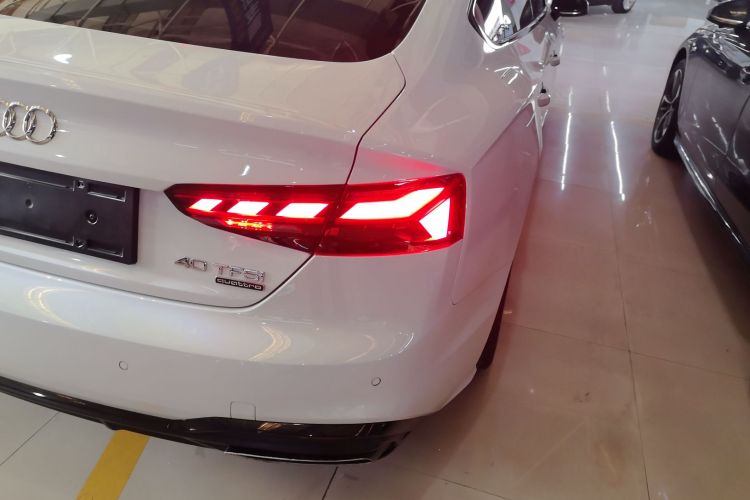 奥迪A5 2024款 Sportback 40 TFSI 时尚动感型车身外观9