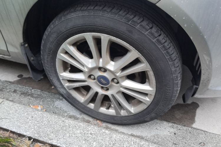 福特 嘉年华 2013款 两厢 1.5L 自动时尚型车身外观6007