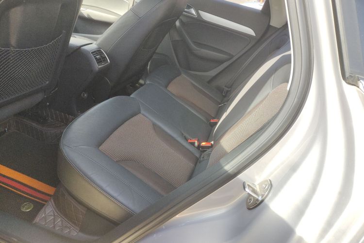 奥迪Q3 2018款 30周年年型 35 TFSI 时尚型中控内饰21