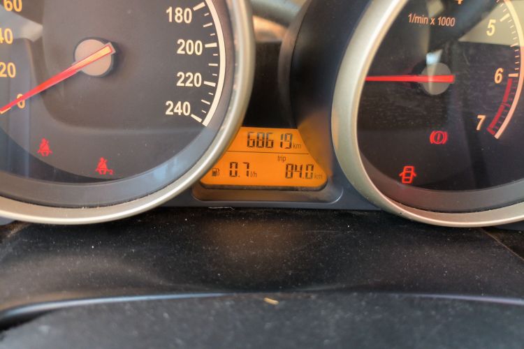 中华H330 2013款 1.5L 手动舒适型中控内饰15