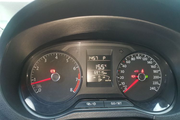 大众 Polo 2016款 1.4L 自动风尚型中控内饰14