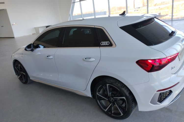 奥迪A3 2024款 Sportback 35 TFSI 时尚运动型车身外观4