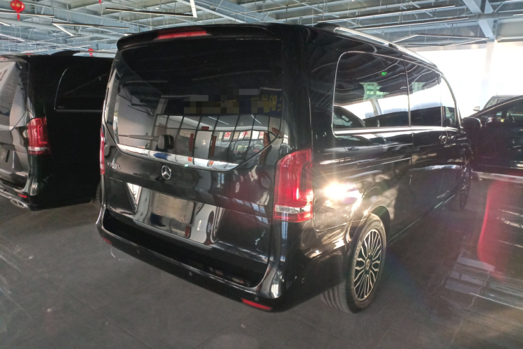 奔驰V级 2018款 V 260 L 尊贵加长版 国VI车身外观7