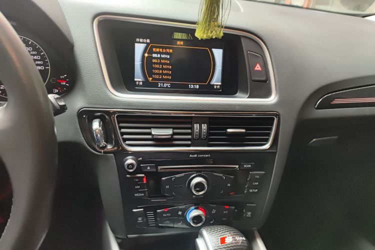 奥迪Q5 2017款 Plus 40 TFSI 技术型中控内饰16