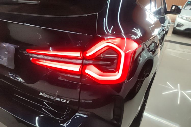 宝马X3 2022款 xDrive30i 领先型 M曜夜套装车身外观9