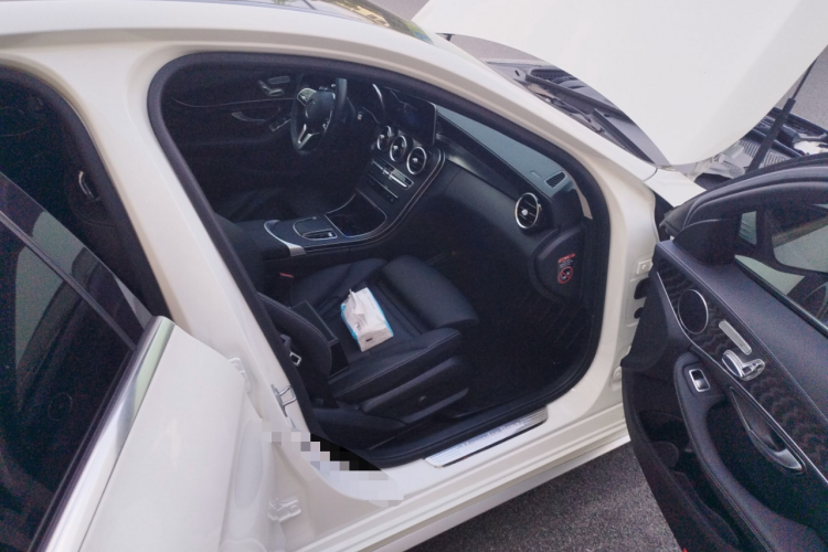 奔驰C级 2019款 改款 C 260 L 运动版局部细节9005