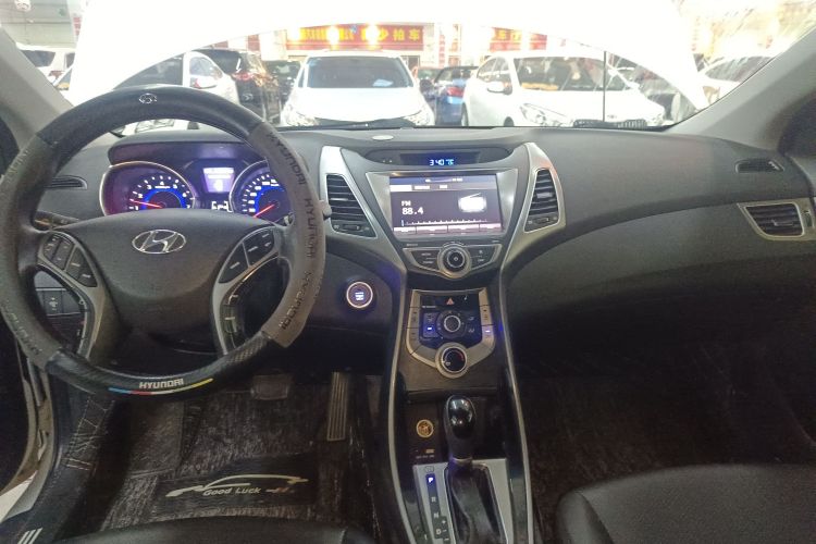 现代 朗动 2016款 1.6L 自动尊贵型中控内饰16