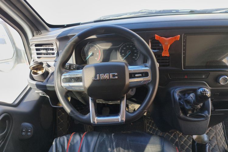 江铃福顺 2023款 2.0T 手动短轴低顶商运型多功能乘用车6座 双开尾门局部细节13