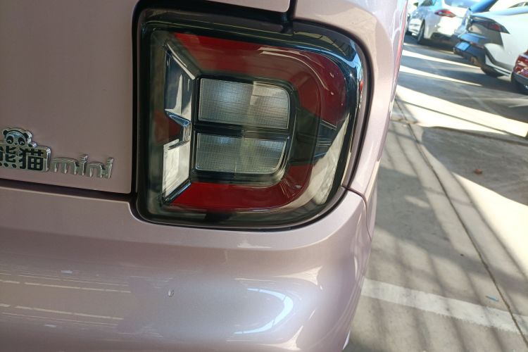 吉利银河 2024款 熊猫mini 200km 耐力熊车身外观9