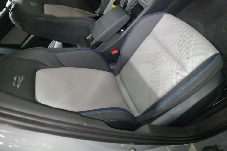 大众 高尔夫 2025款 改款二 300TSI R-Line局部细节41