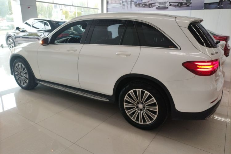 奔驰GLC 2017款 GLC 260 4MATIC 动感型车身外观4