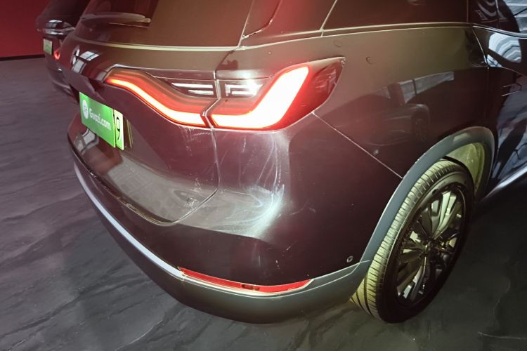 蔚来ES8 2020款 580KM 七座版车身外观9